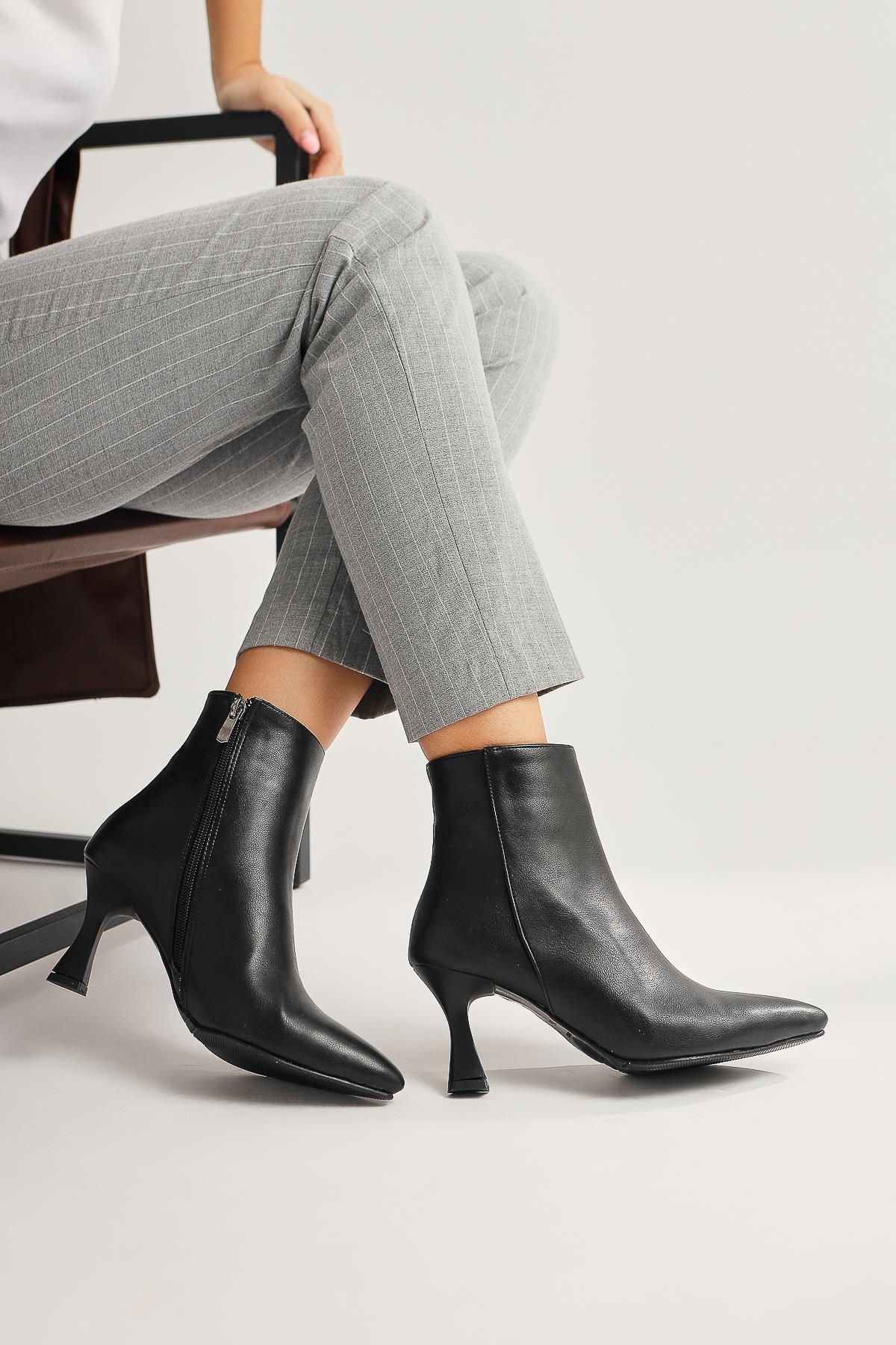 Anna Eva Black Pointed Toe Zippered Thin Heel Boots