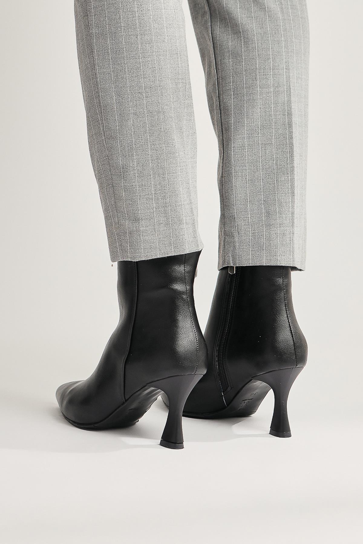 Anna Eva Black Pointed Toe Zippered Thin Heel Boots