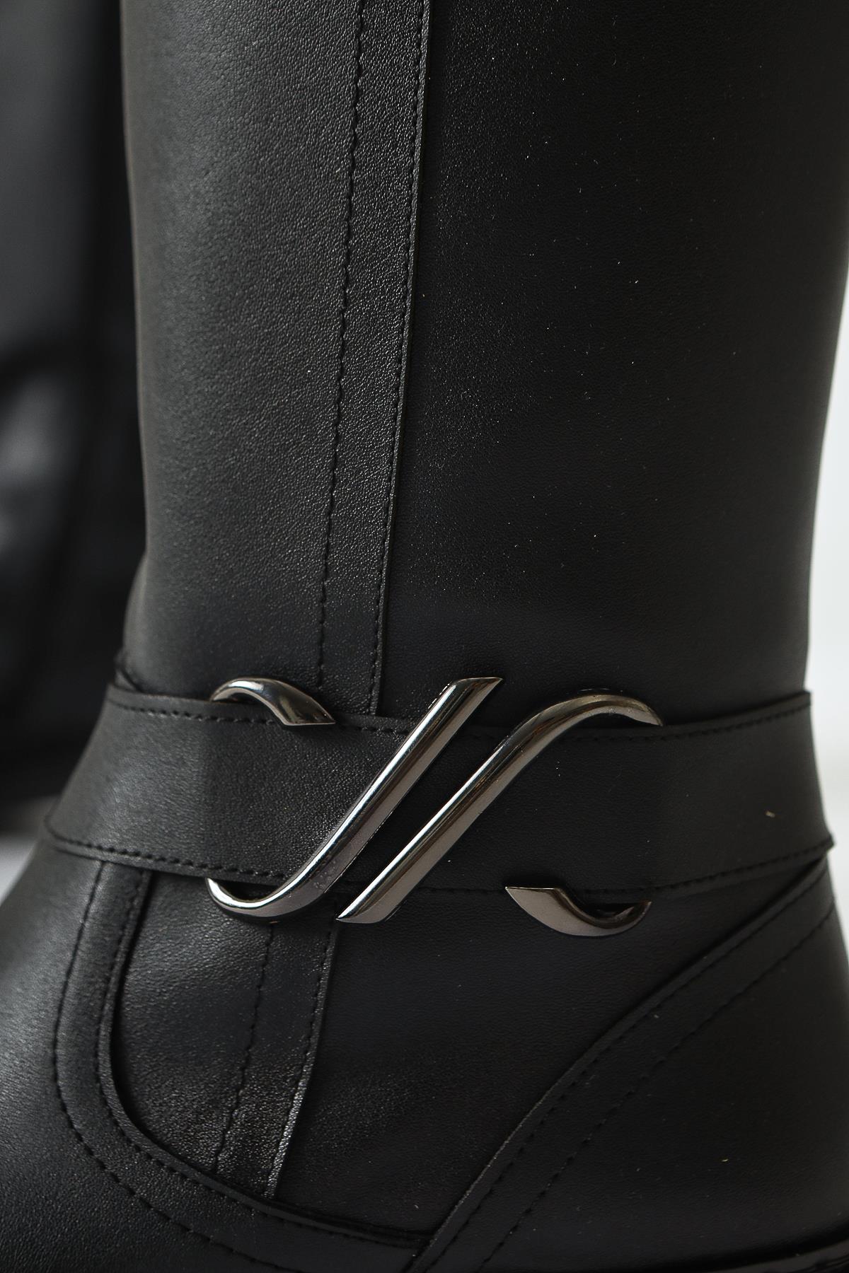 Birgita Black Buckle Detailed Zippered Boots