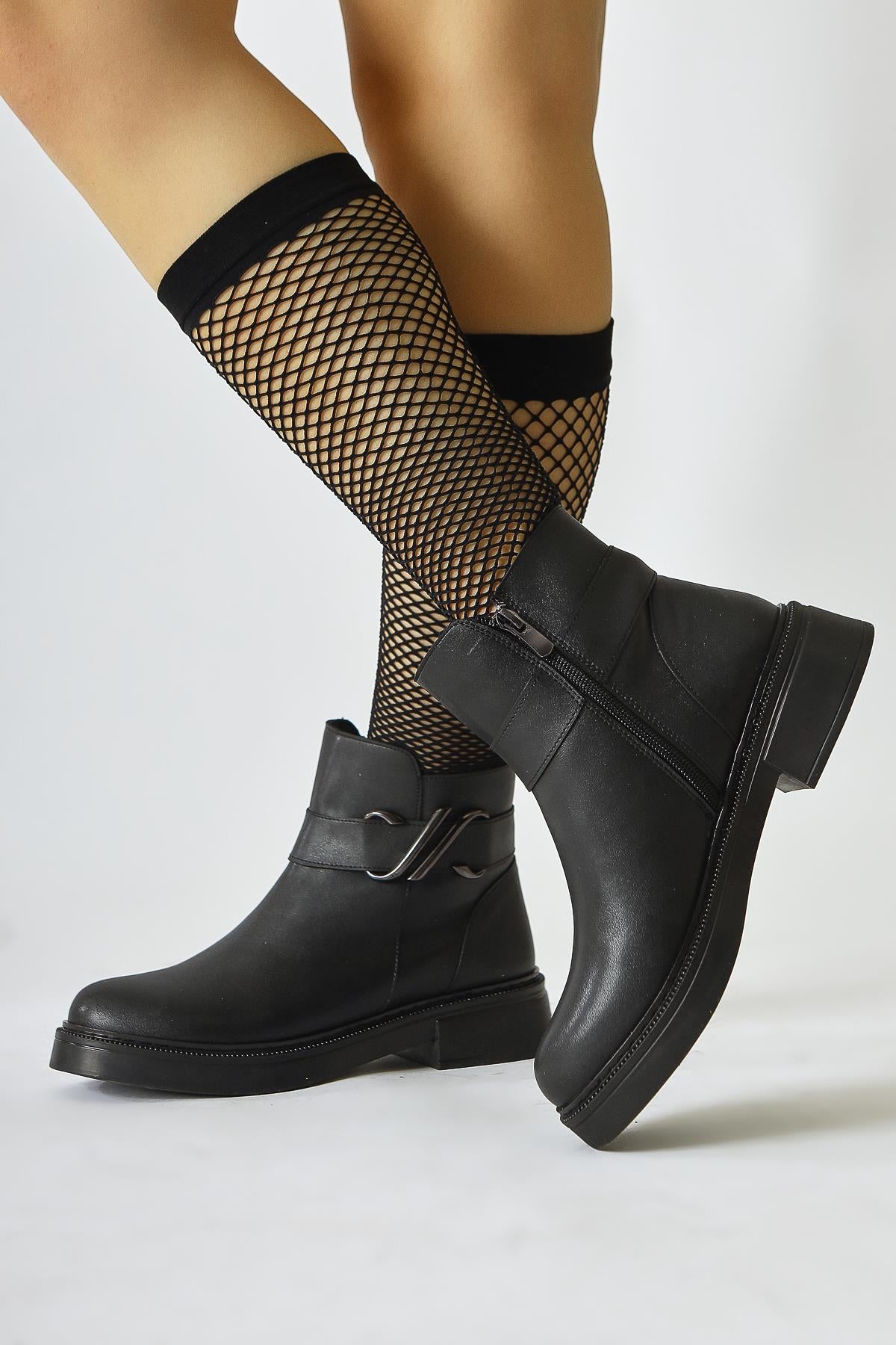 Birta Black Buckle Detailed Oval Toe Boots