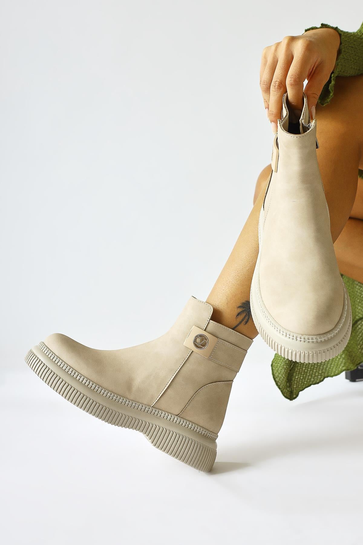 Caiza Cream Buckle Detailed Oval Toe Boots