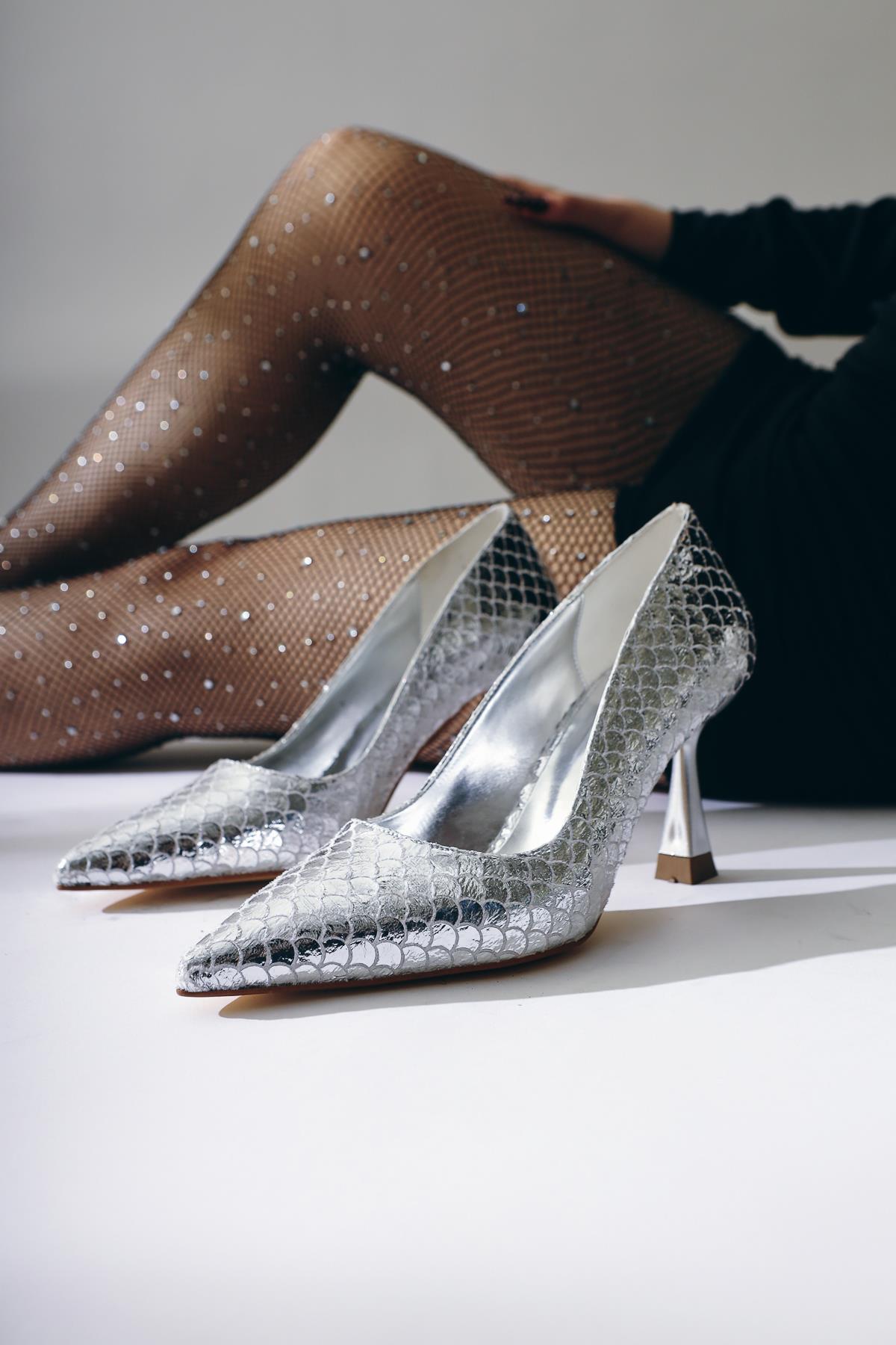 Celestine Silver Fish Scale Texture Pointed Toe Stiletto