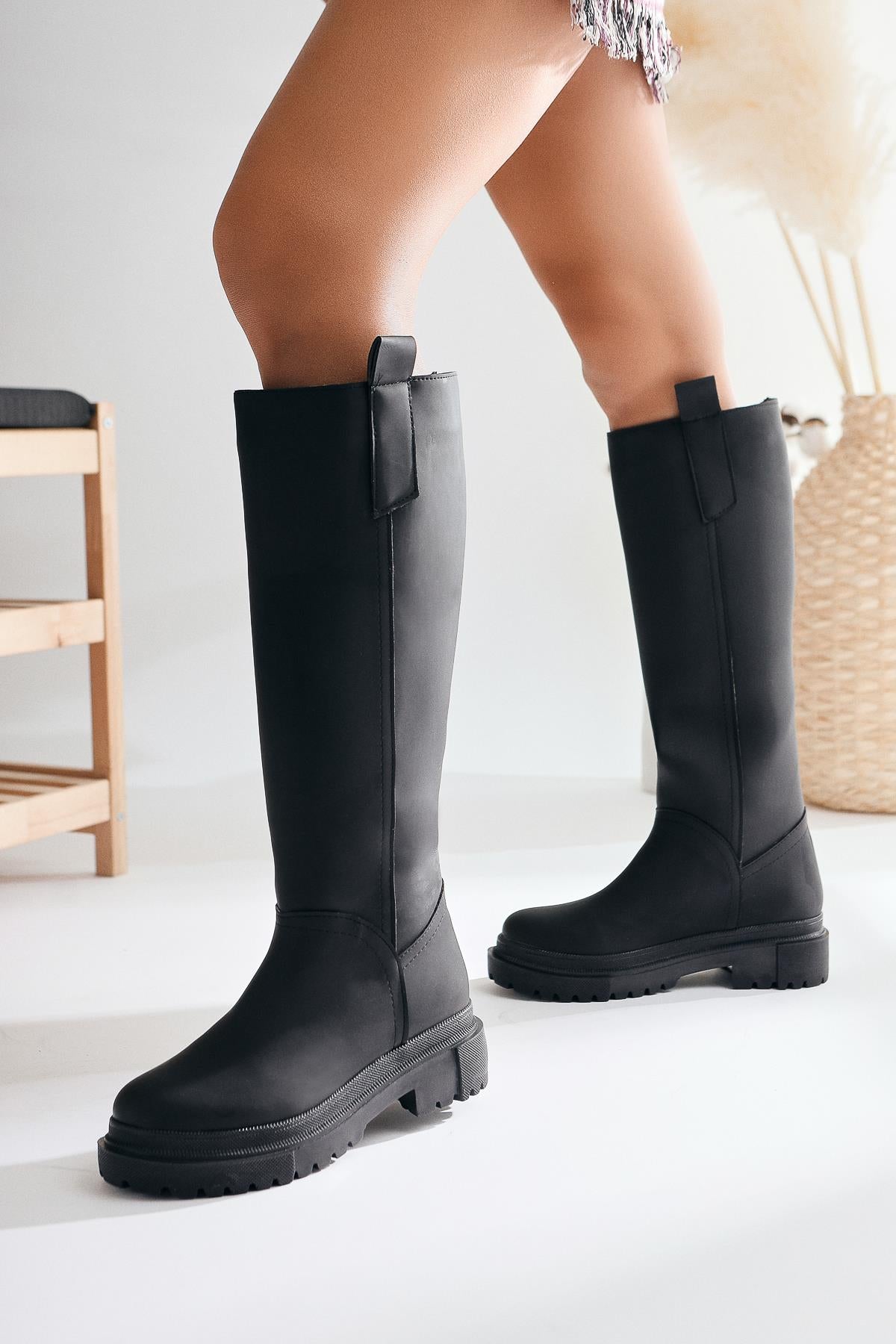 Dayna Black Thick Sole Pull-On Boots