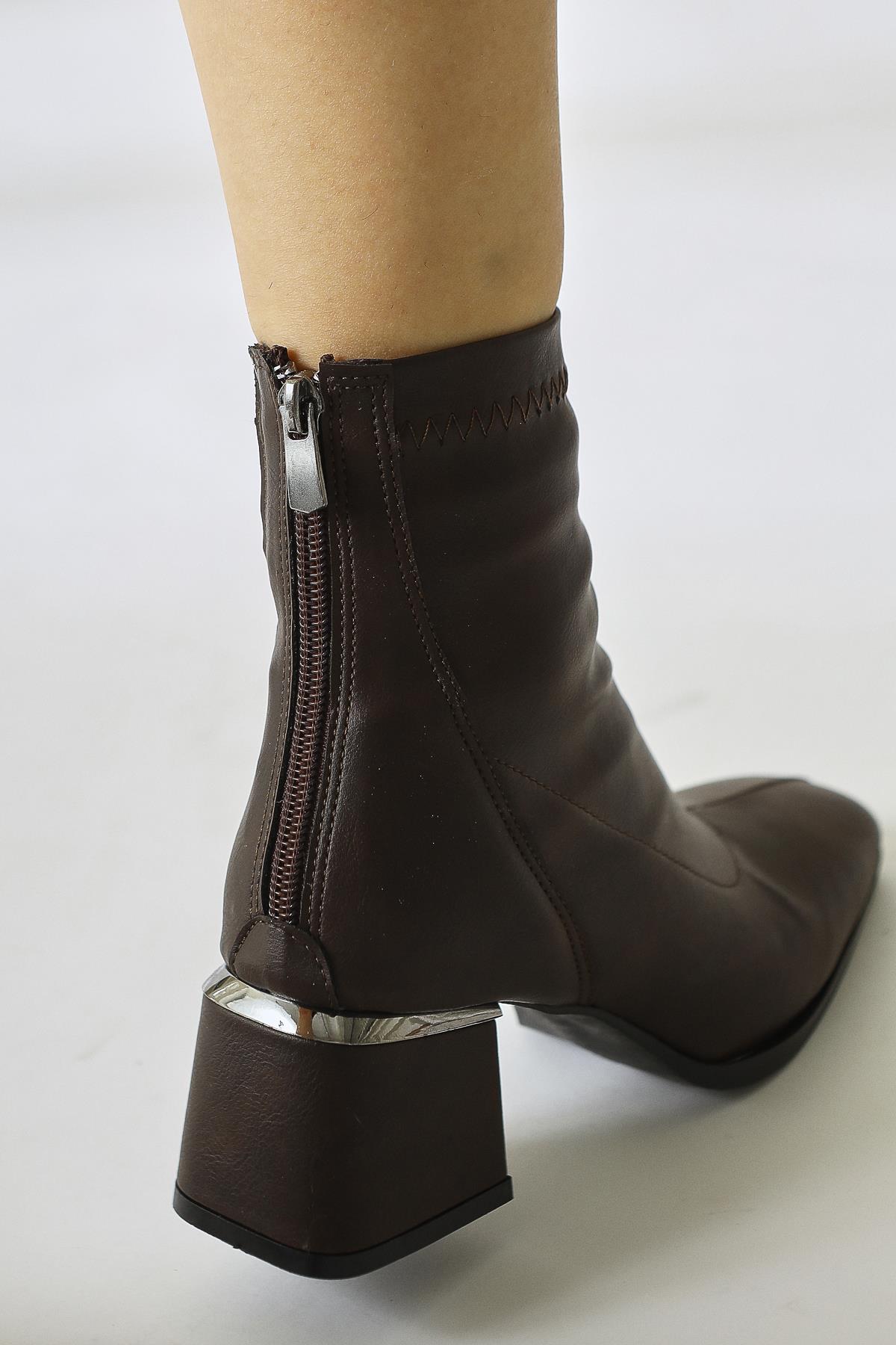 Dominga Brown Zippered Boots