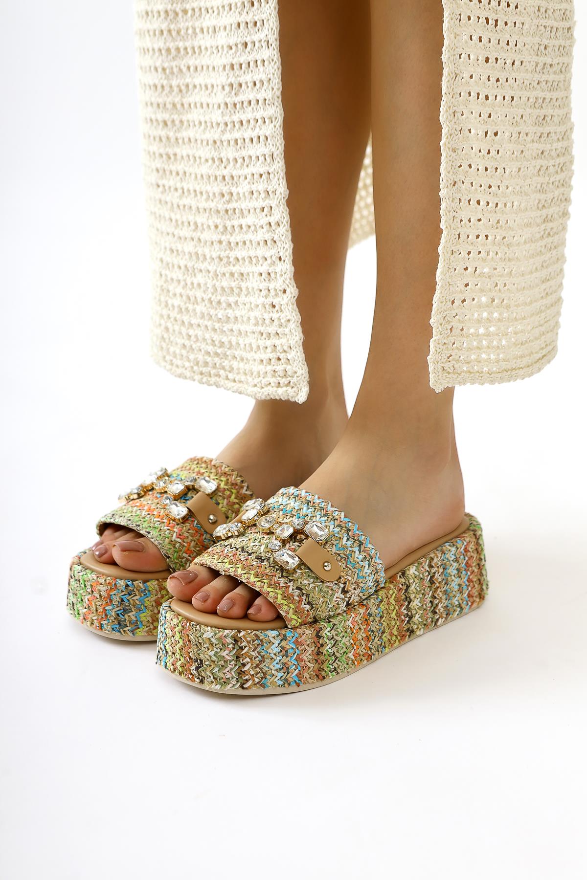 Dorine Multicolored Stone Buckle Detailed High-Sole Straw Slippers