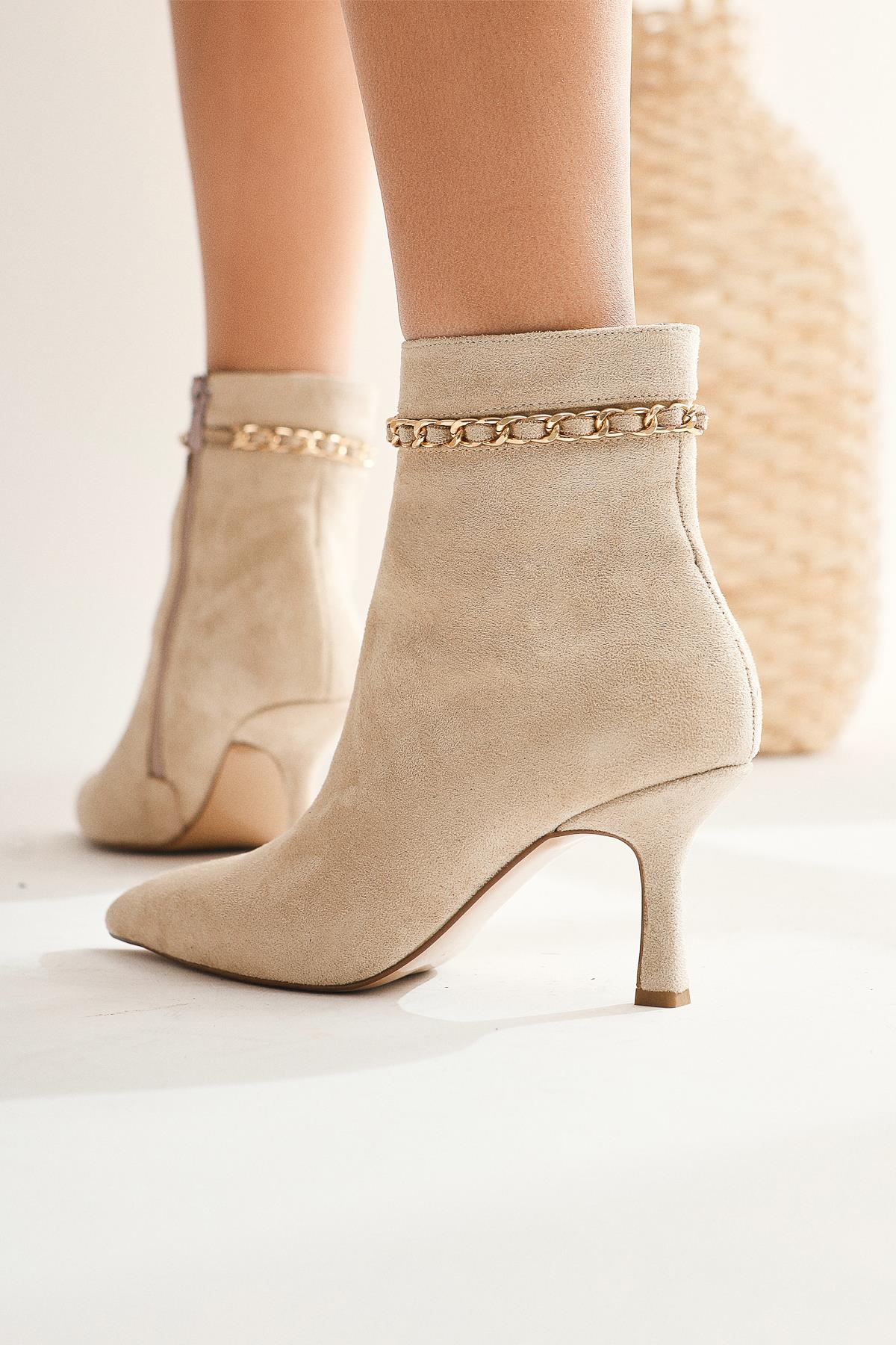 Fjola Beige Pointed Toe Chain Detail Suede Boots