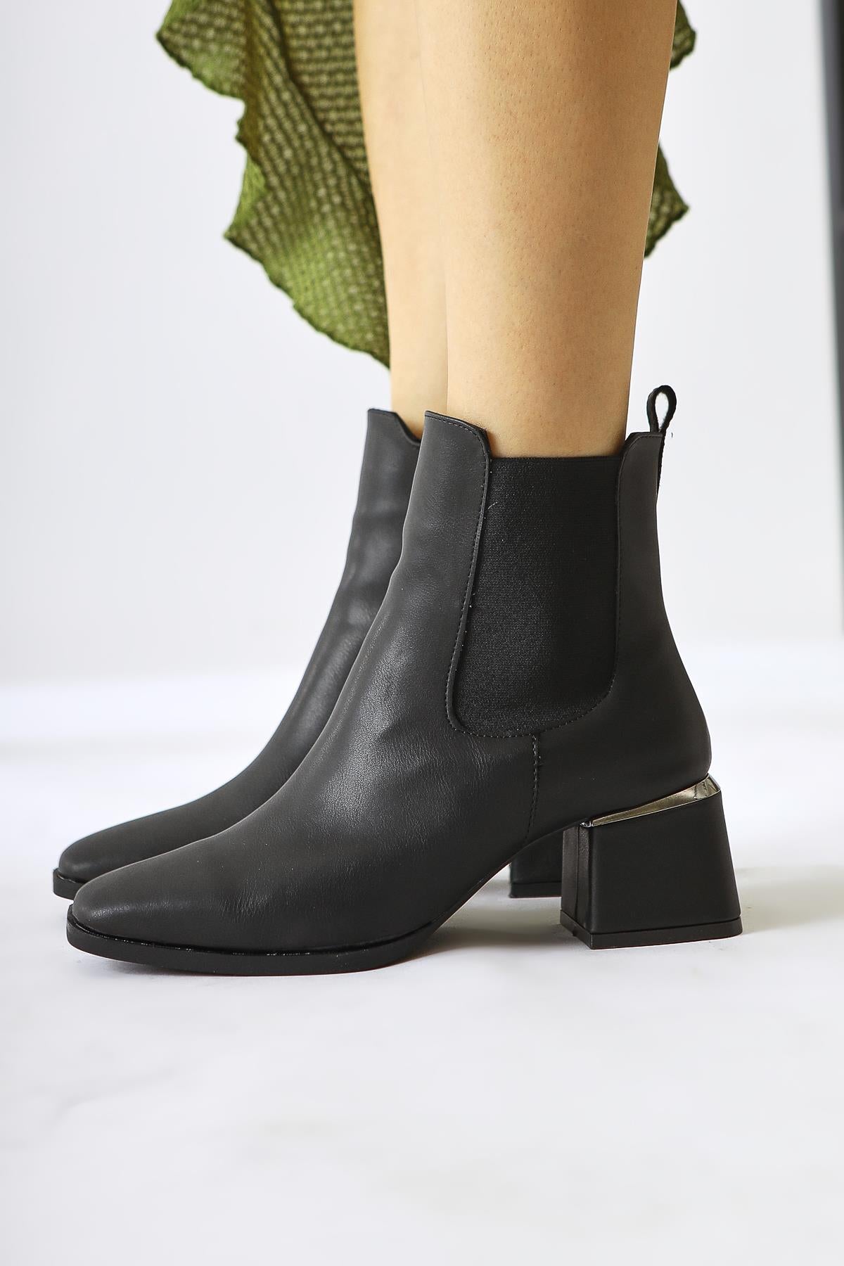 Galya Black Low Heel Pull-On Boots