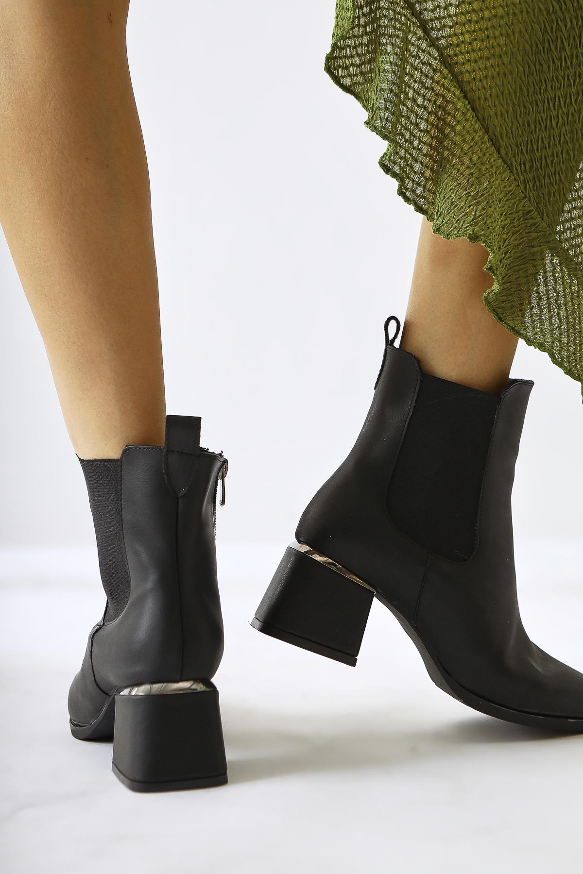 Galya Black Low Heel Pull-On Boots