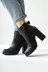 Jonny Black Belt Detailed Oval Toe Zippered Boots