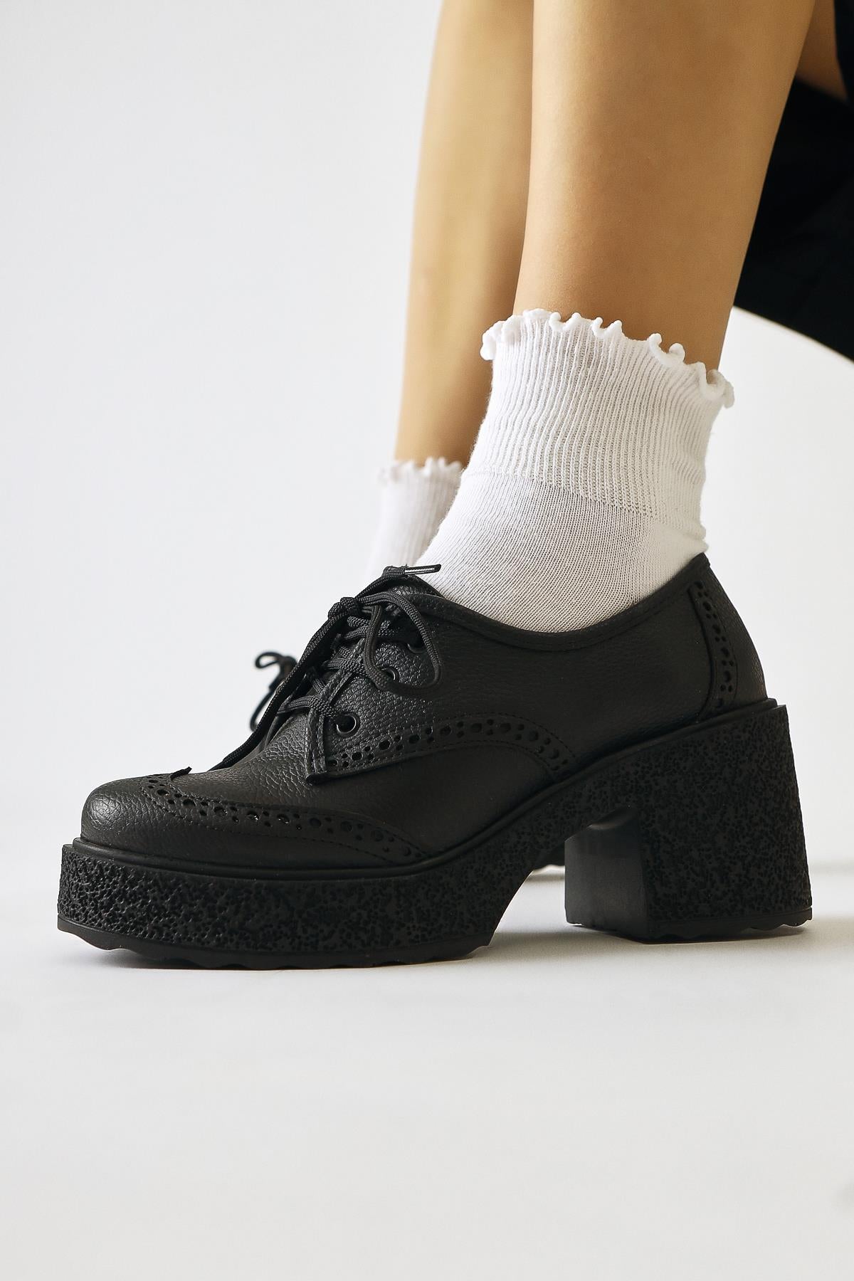 Lenie Black Laser Cut Detailed Casual Shoes