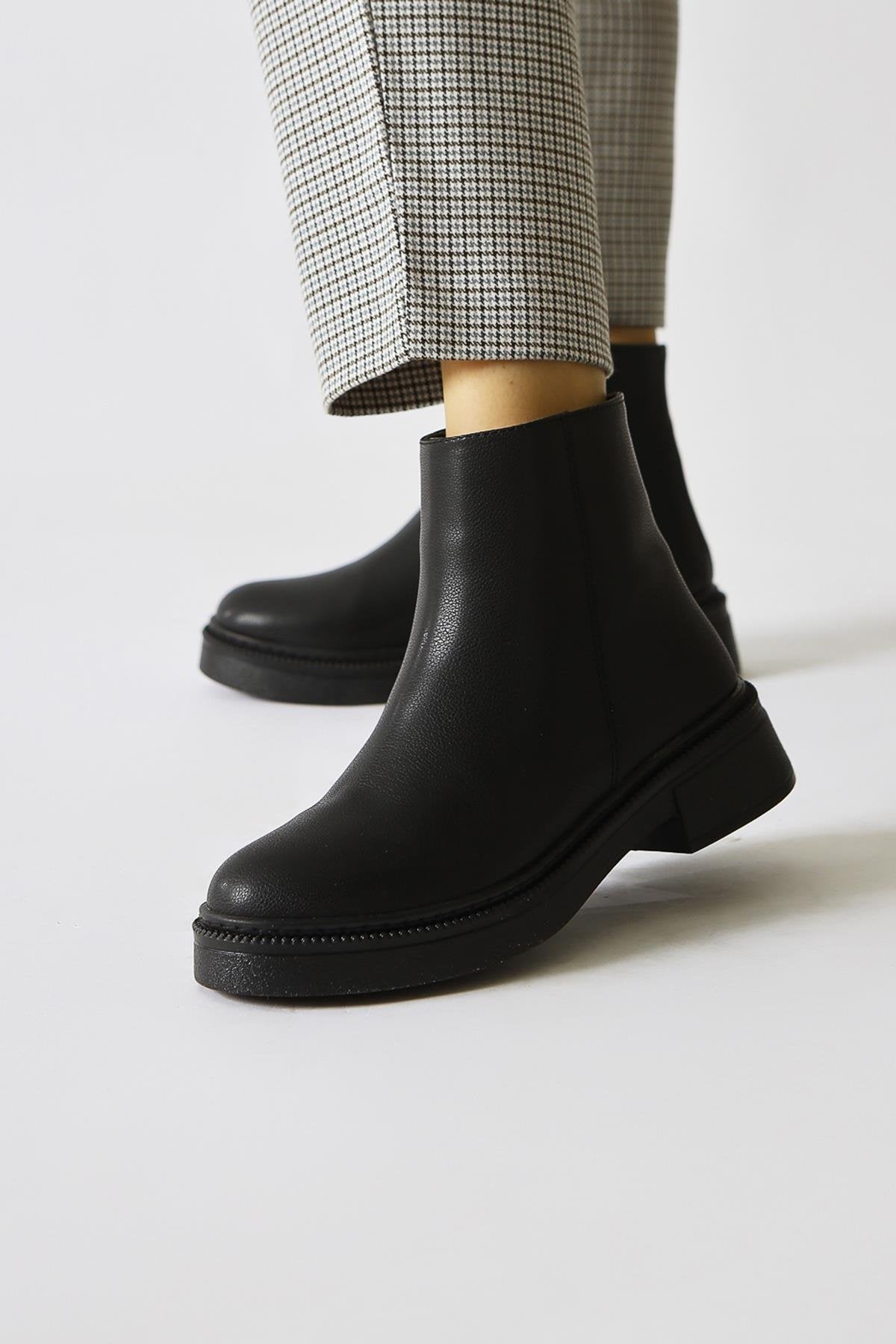 Lita Black Oval Toe Zippered Boots