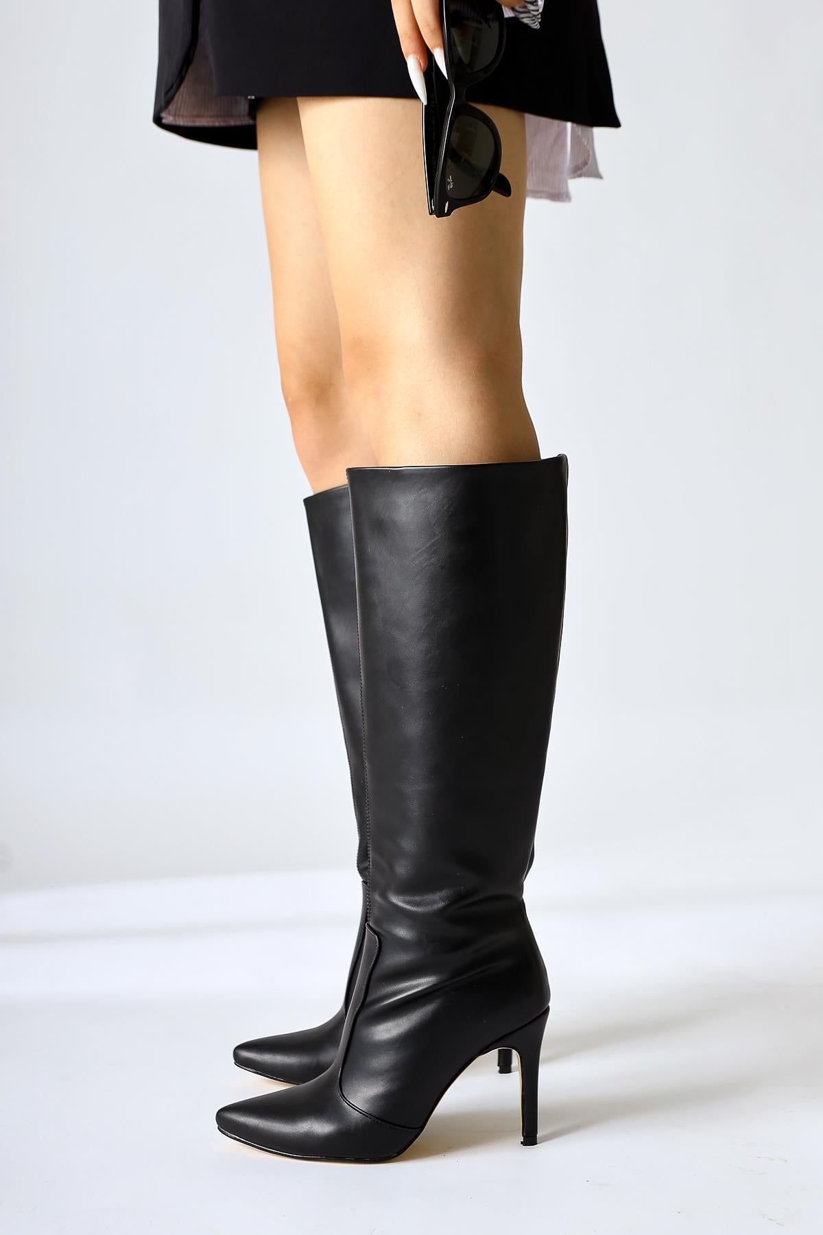 Lucine Black Pointed Toe Stiletto Heel Pull-On Boots