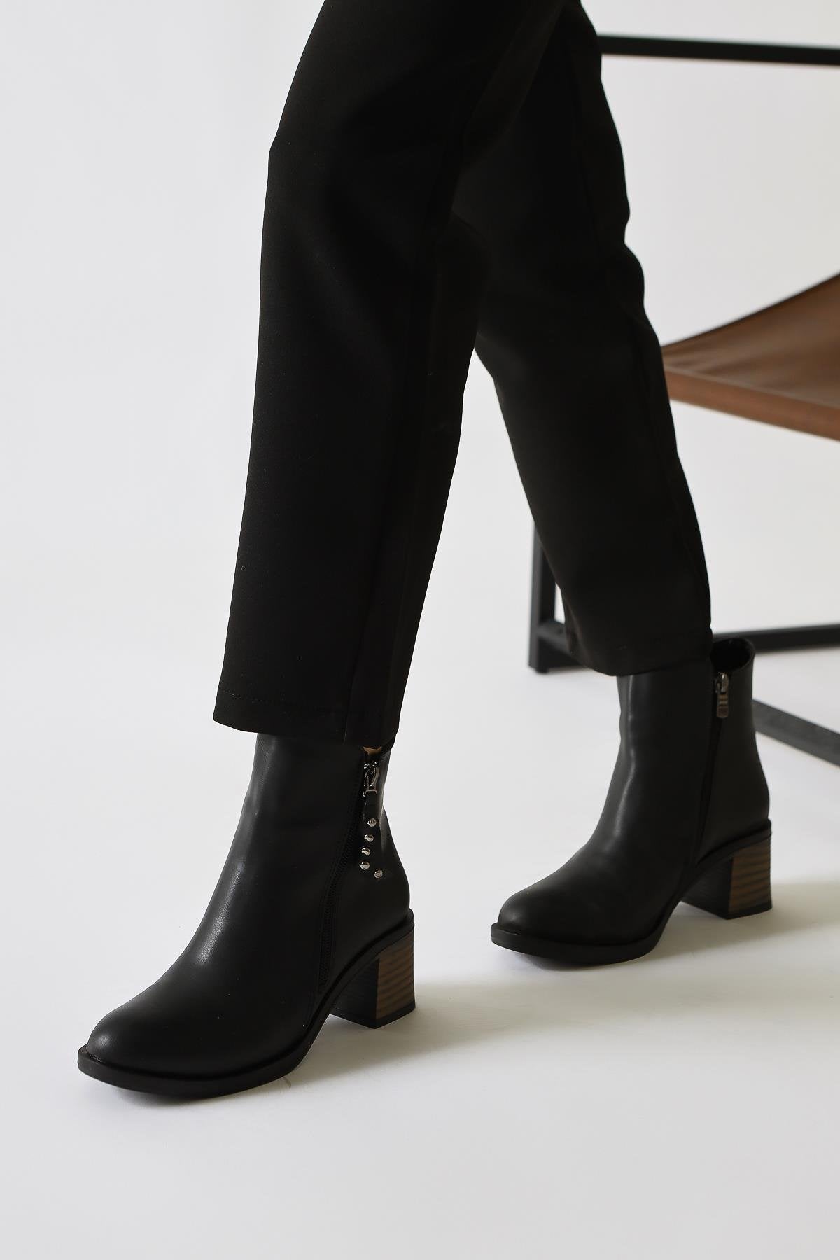 Milen Brown Oval Toe Zipper Detailed Boots