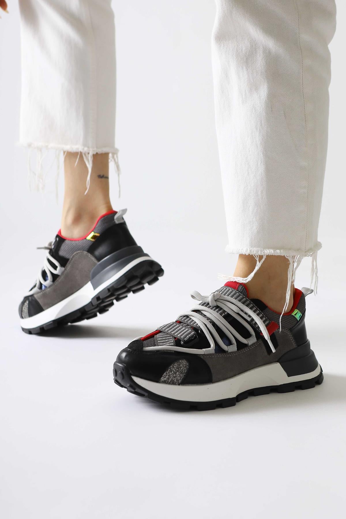 Nely Black Asymmetric Lace-Up Sneakers