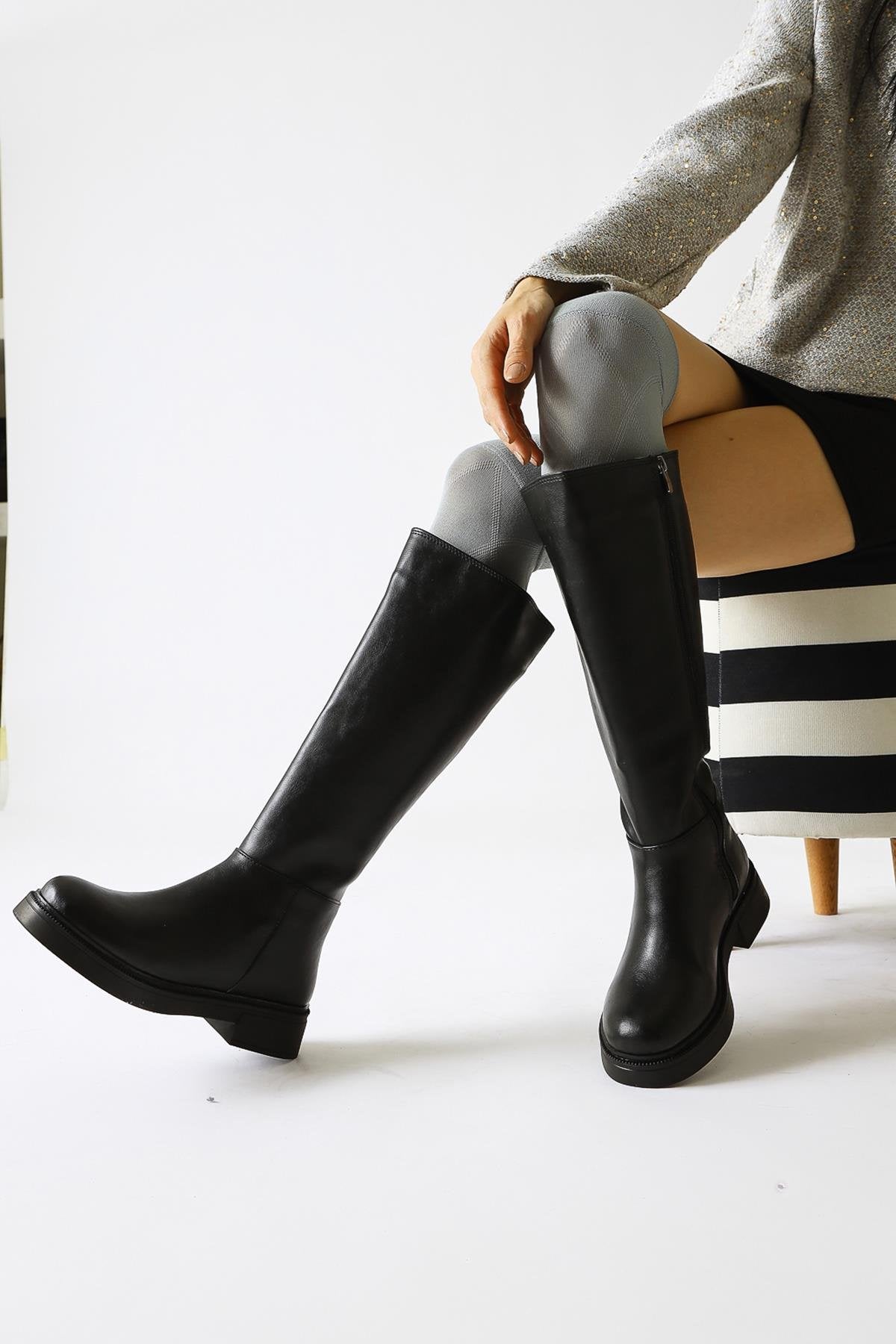 Senita Black Buckle Detailed Zippered Boots