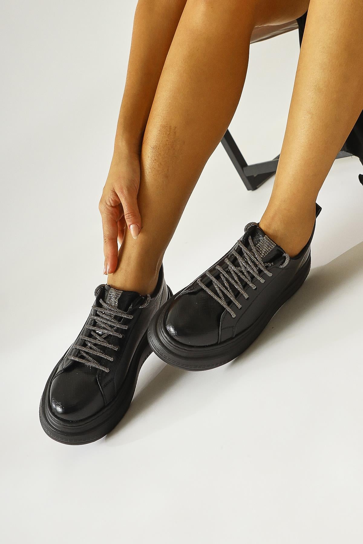 Shake Black Stone Detailed Sneakers (Shiny Laces Gift)