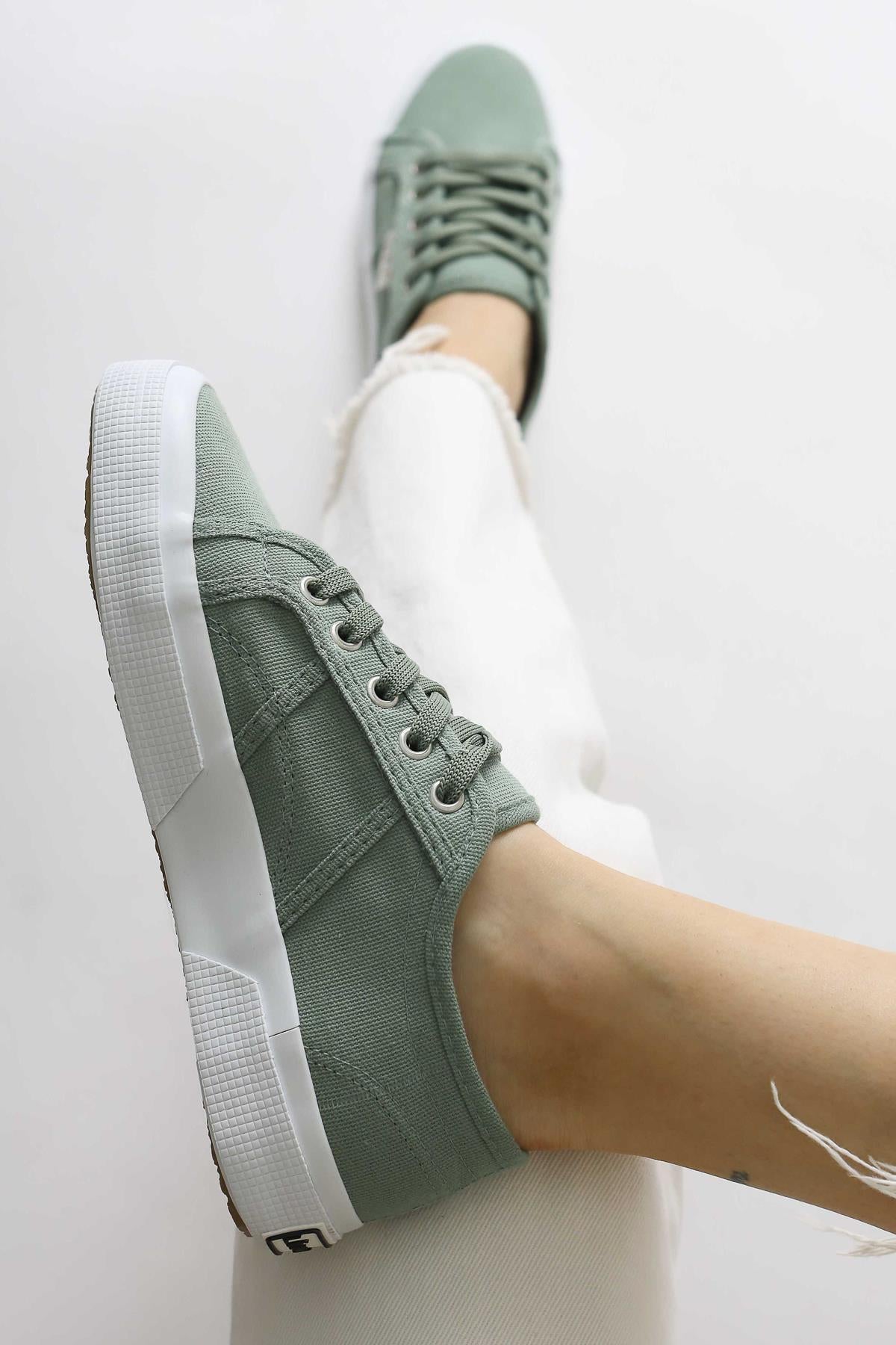 Timon Mint Rahat Taban Chain Sneakers