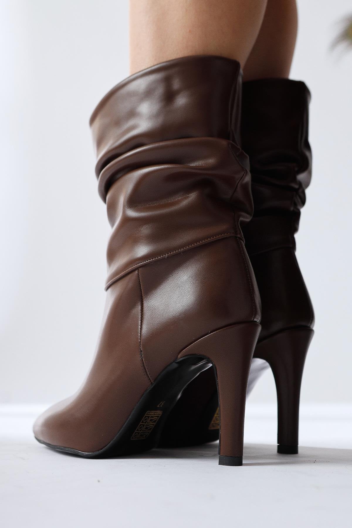 Wilma Brown Gusseted Thin Heel Boots